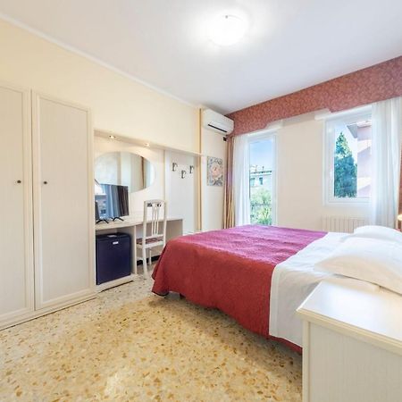 Gold Hotel Bordighera Buitenkant foto