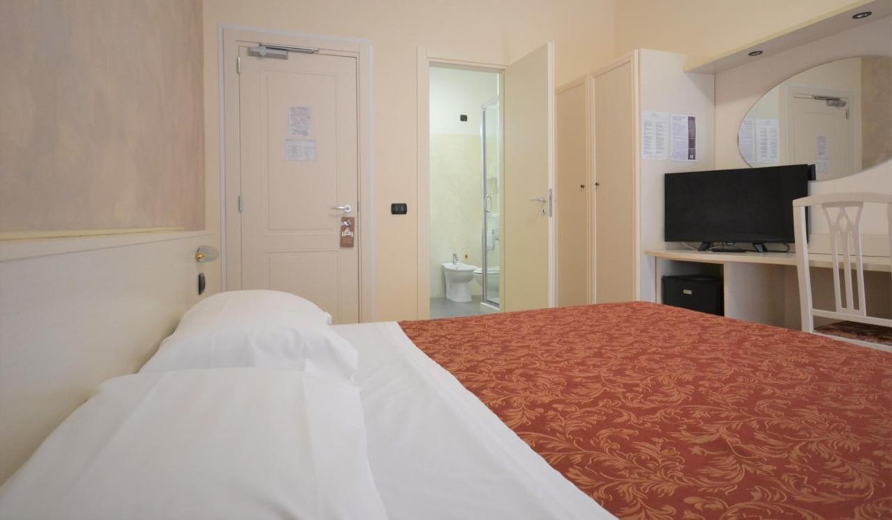 Gold Hotel Bordighera Buitenkant foto