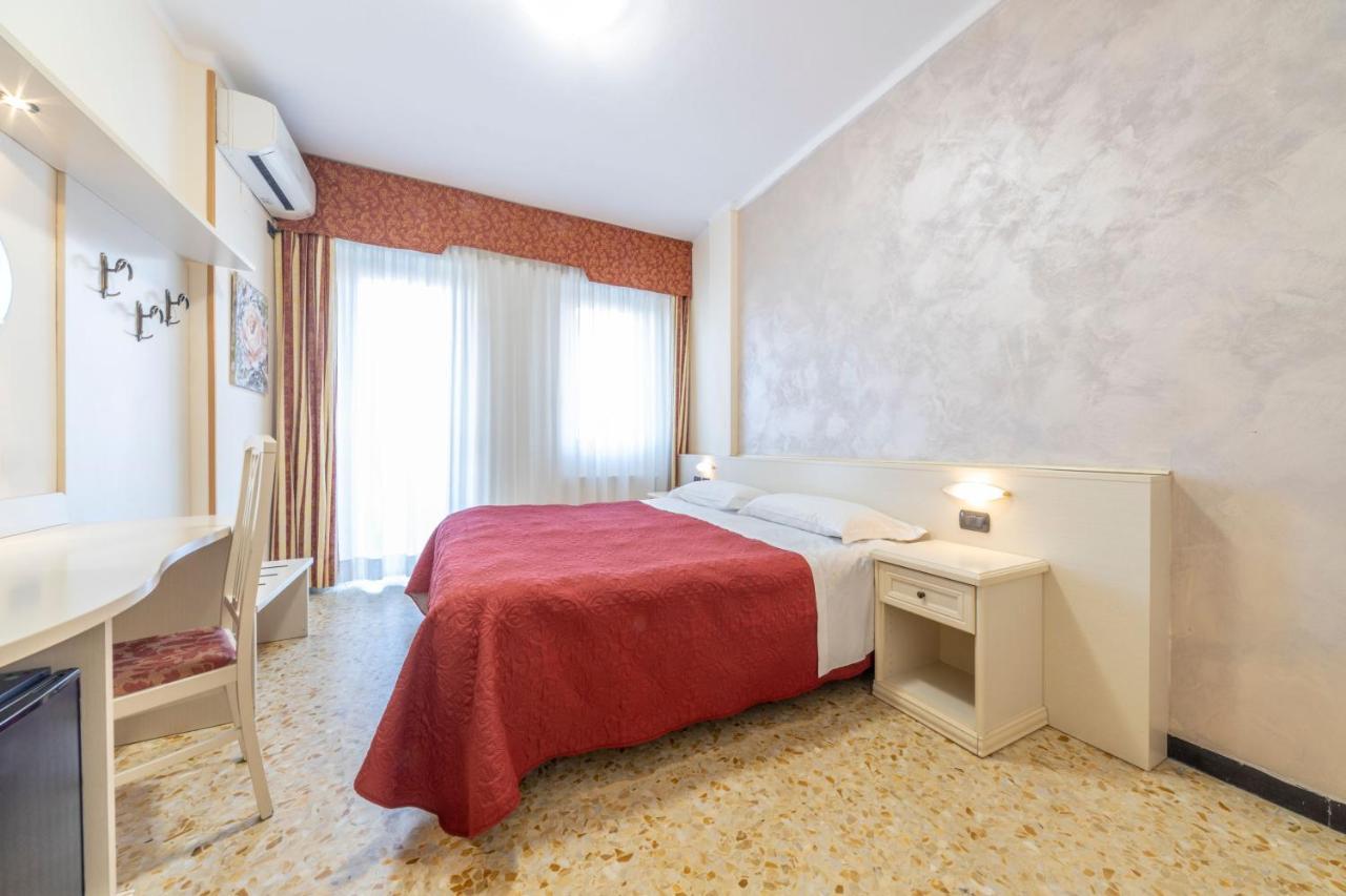 Gold Hotel Bordighera Buitenkant foto