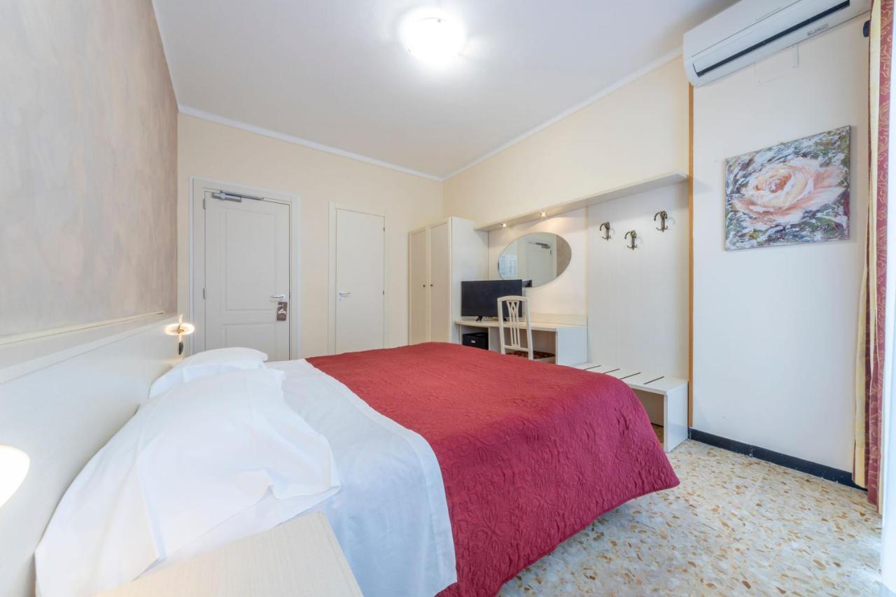 Gold Hotel Bordighera Buitenkant foto