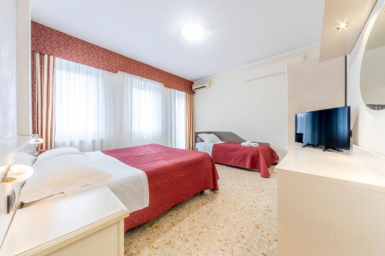 Gold Hotel Bordighera Buitenkant foto