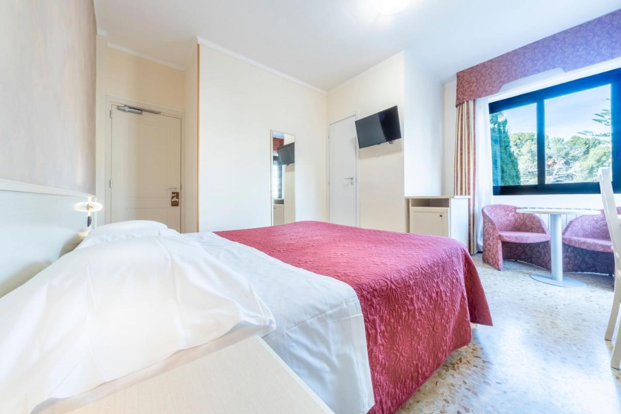 Gold Hotel Bordighera Buitenkant foto