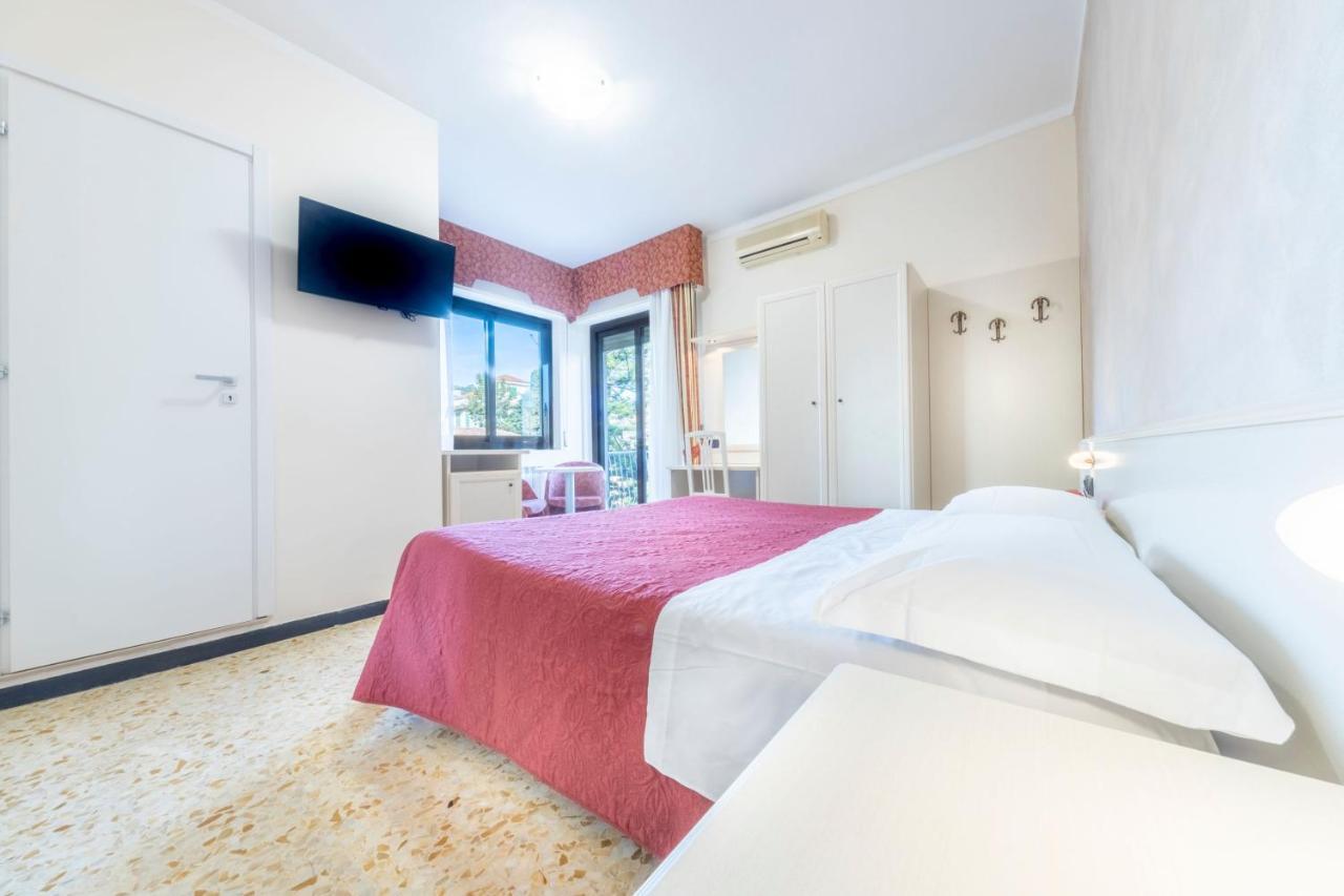Gold Hotel Bordighera Buitenkant foto