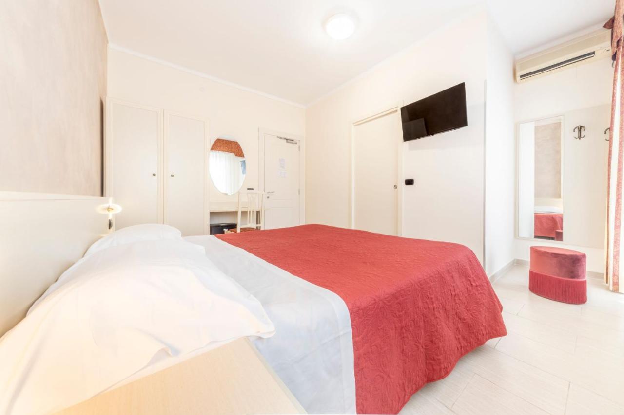 Gold Hotel Bordighera Buitenkant foto