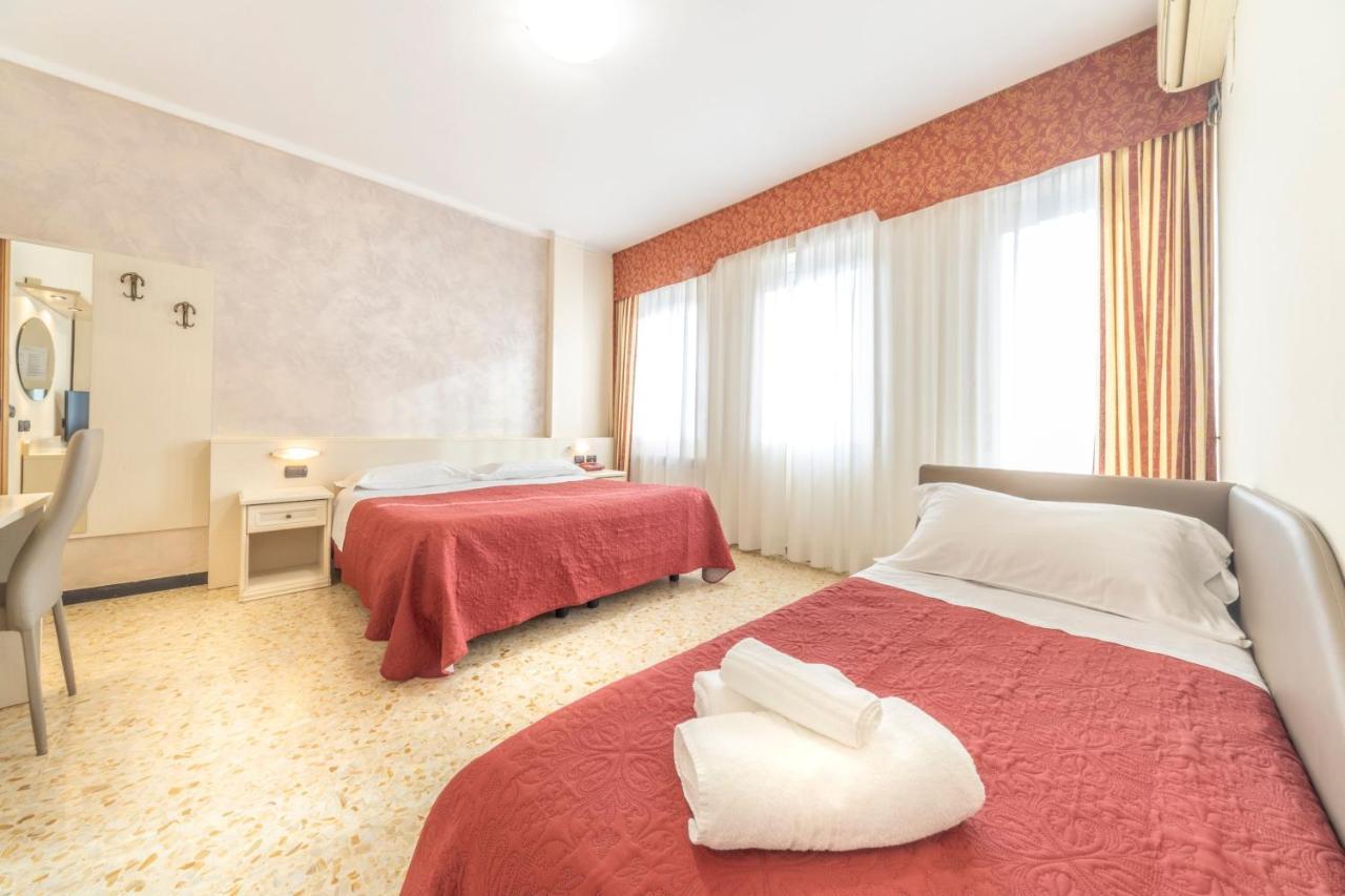 Gold Hotel Bordighera Buitenkant foto