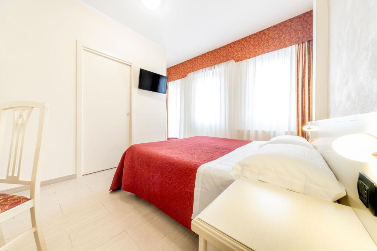 Gold Hotel Bordighera Buitenkant foto