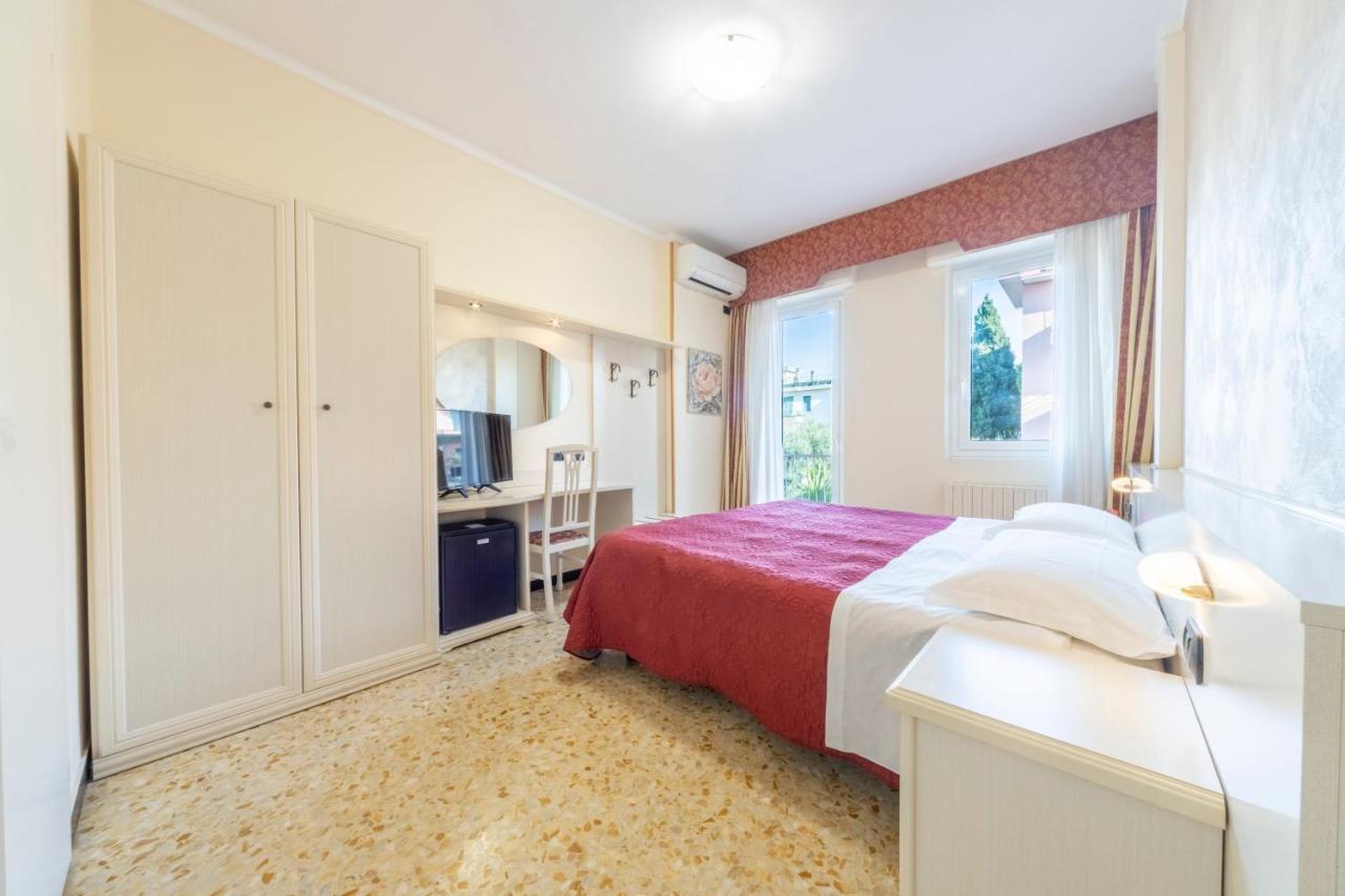 Gold Hotel Bordighera Buitenkant foto
