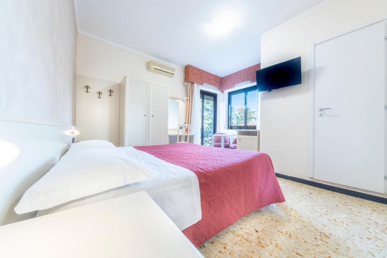 Gold Hotel Bordighera Buitenkant foto