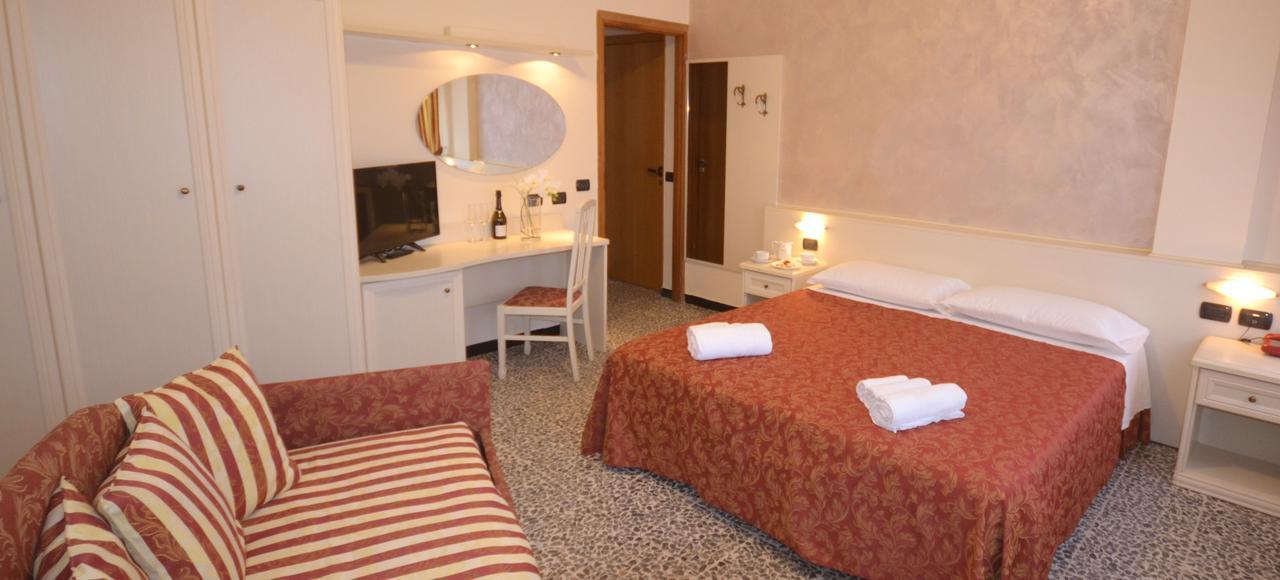 Gold Hotel Bordighera Buitenkant foto