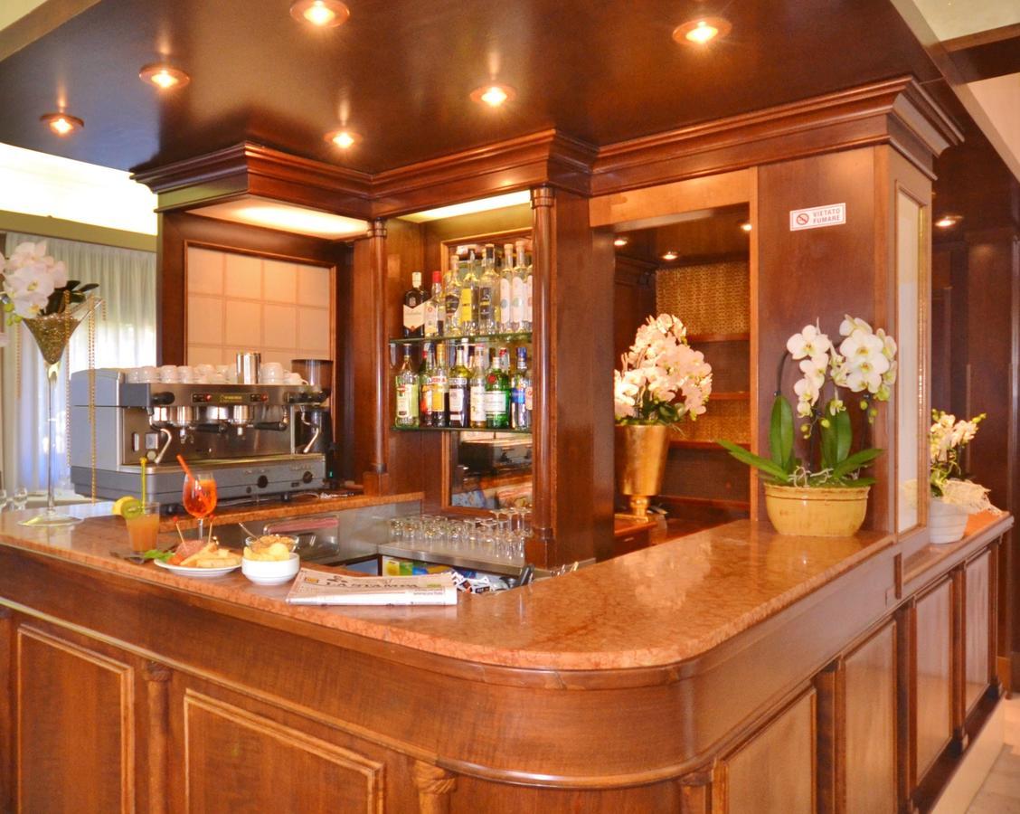 Gold Hotel Bordighera Buitenkant foto