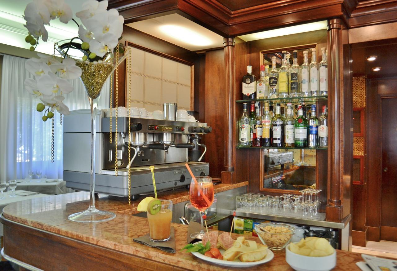Gold Hotel Bordighera Buitenkant foto