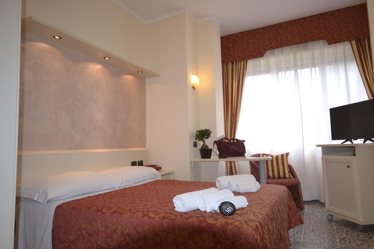 Gold Hotel Bordighera Buitenkant foto