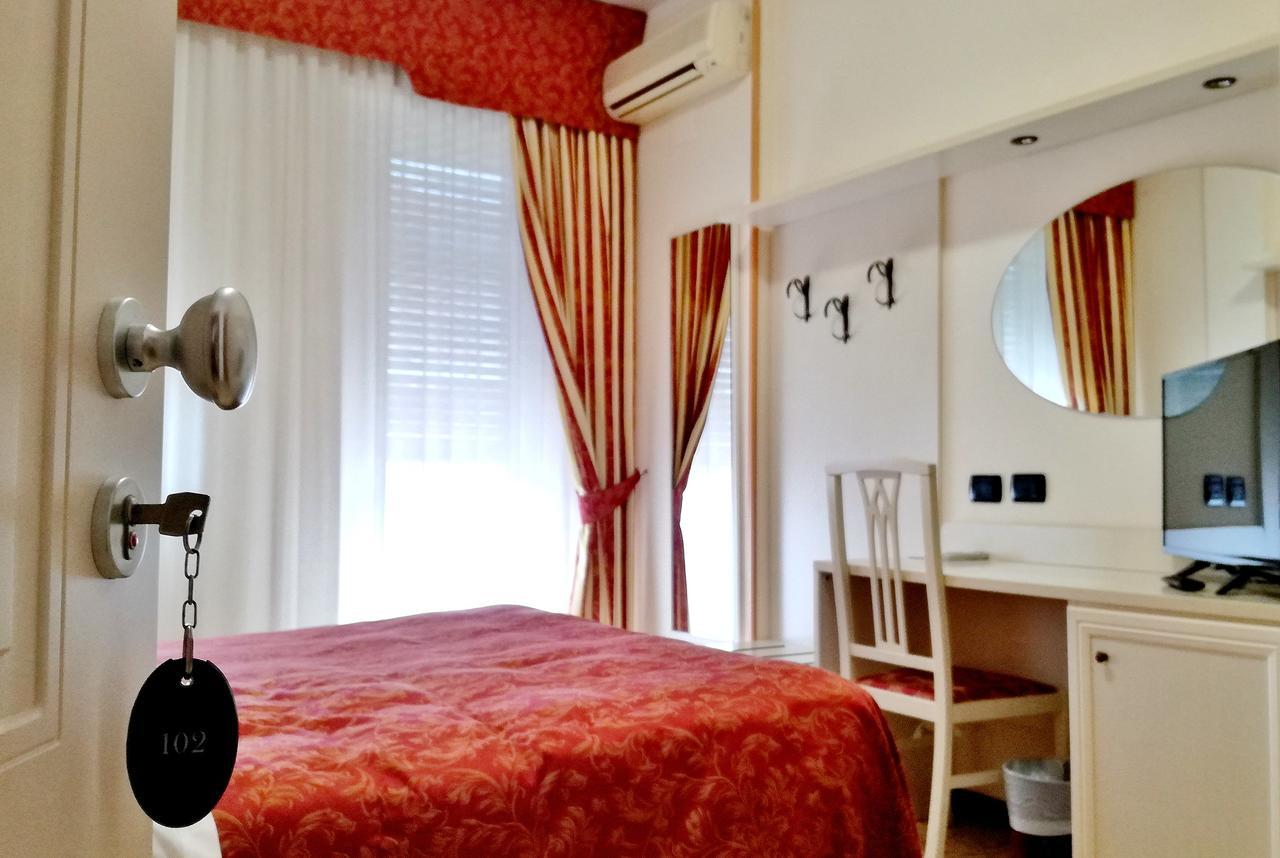 Gold Hotel Bordighera Buitenkant foto