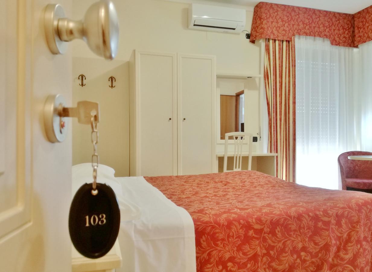 Gold Hotel Bordighera Buitenkant foto