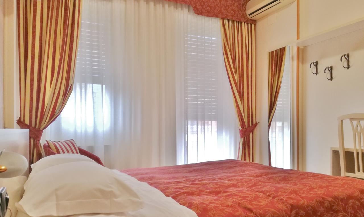 Gold Hotel Bordighera Buitenkant foto