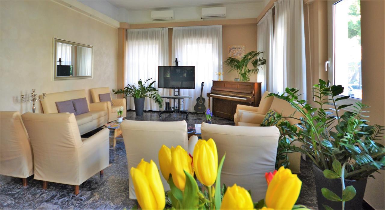 Gold Hotel Bordighera Buitenkant foto