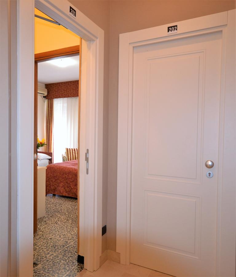 Gold Hotel Bordighera Buitenkant foto