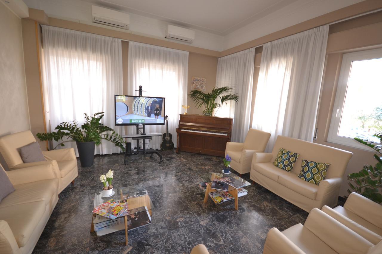 Gold Hotel Bordighera Buitenkant foto