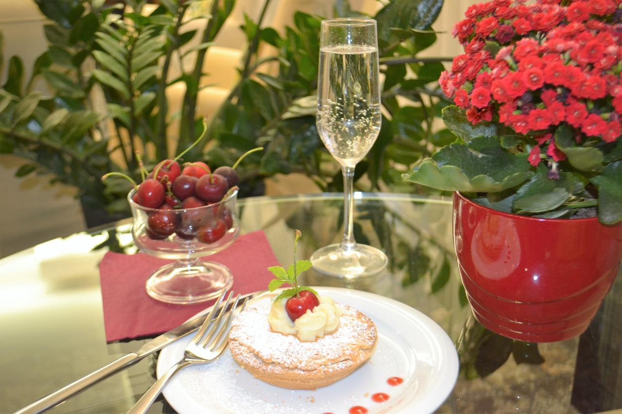 Gold Hotel Bordighera Buitenkant foto