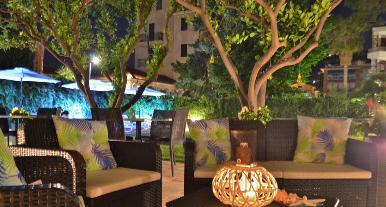 Gold Hotel Bordighera Buitenkant foto